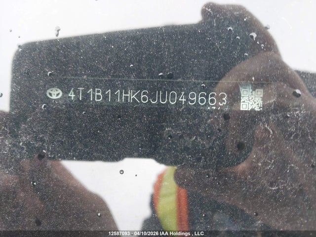 4T1B11HK6JU049663 Toyota CAMRY XLE