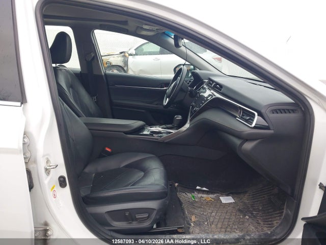 4T1B11HK6JU049663 Toyota CAMRY XLE