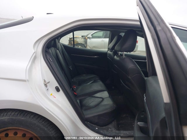 4T1B11HK6JU049663 Toyota CAMRY XLE