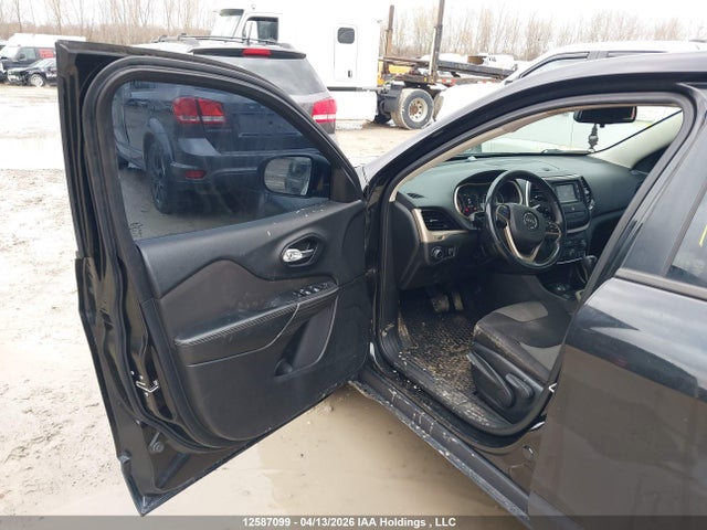 1C4PJMAS8FW696809 Jeep Cherokee Sport