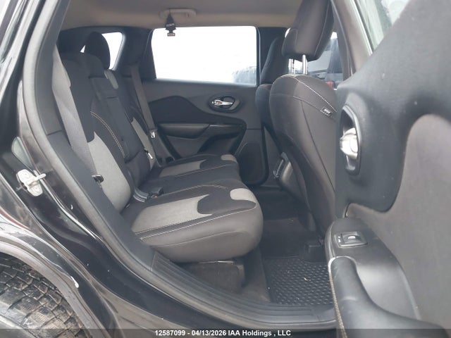 1C4PJMAS8FW696809 Jeep Cherokee Sport