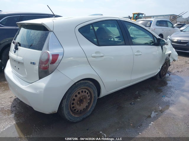JTDKDTB34E1560935 Toyota Prius