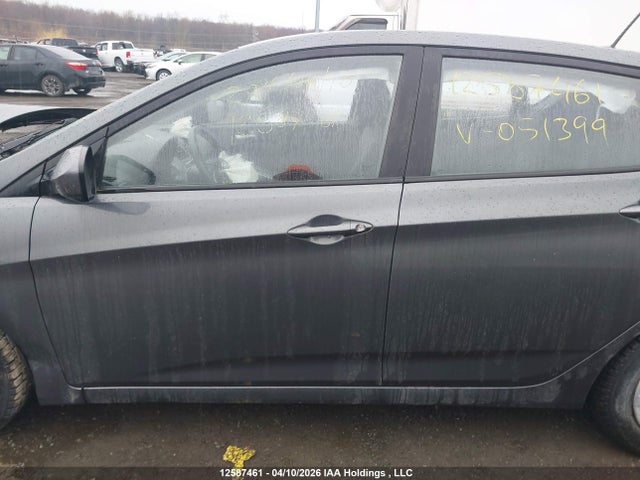 12587461 :رقم المزاد ، KMHCT5AE7CU051399 vin ، 2012 Hyundai Accent مزاد بيع