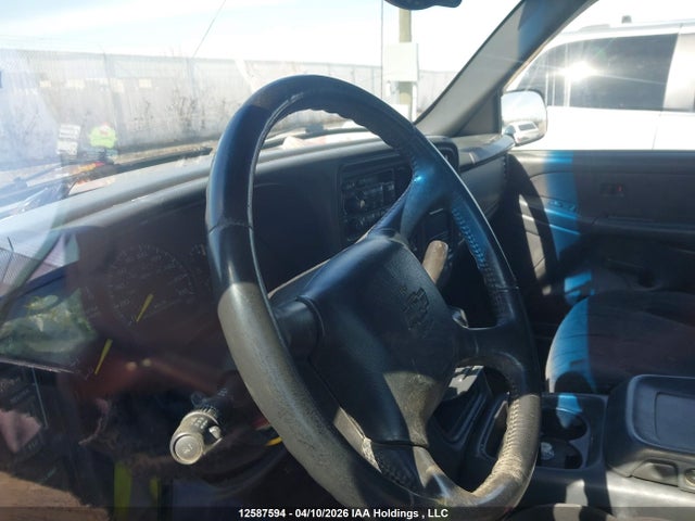 Продажа на аукционе авто 2000 Chevrolet Silverado K1500, vin: 2GCEK19TXY1123694, номер лота: 12587594