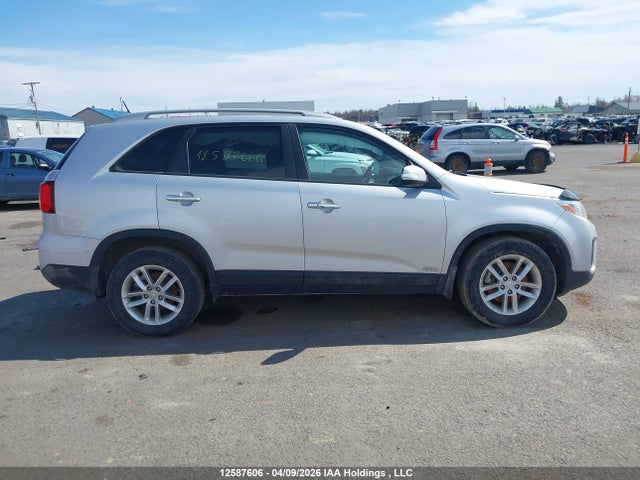 5XYKTDA77FG613688 KIA Sorento Lx V6