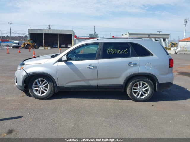 5XYKTDA77FG613688 KIA Sorento Lx V6