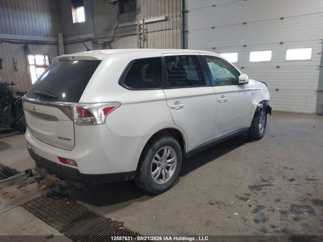 JA4JZ3AX6EZ602812 Mitsubishi Outlander Se