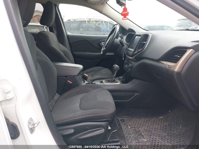 12587688 :رقم المزاد ، 1C4PJMCBXFW748518 vin ، 2015 Jeep Cherokee Latitude مزاد بيع