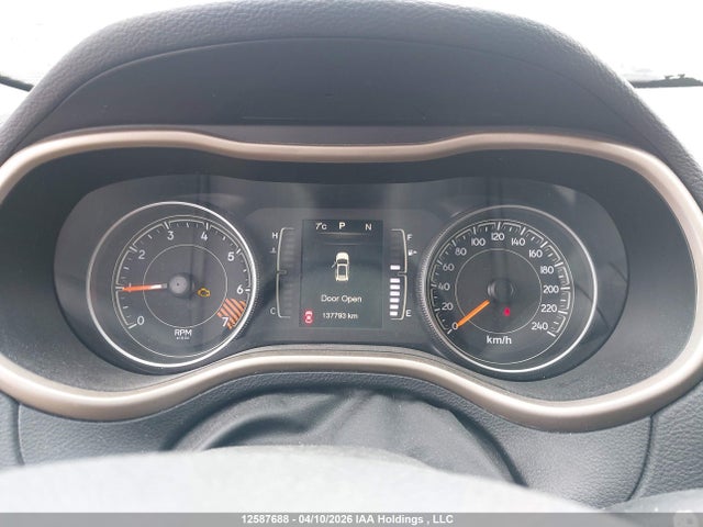12587688 :رقم المزاد ، 1C4PJMCBXFW748518 vin ، 2015 Jeep Cherokee Latitude مزاد بيع