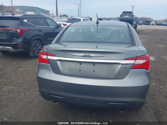 2013 Chrysler 200 S მანქანა იყიდება აუქციონზე, vin: 1C3CCBHG9DN504285, აუქციონის ნომერი: 12587948