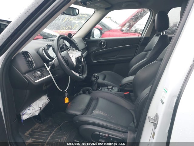 Mini Countryman Cooper S 2019 WMZYT5C58K3E63149 Image 16