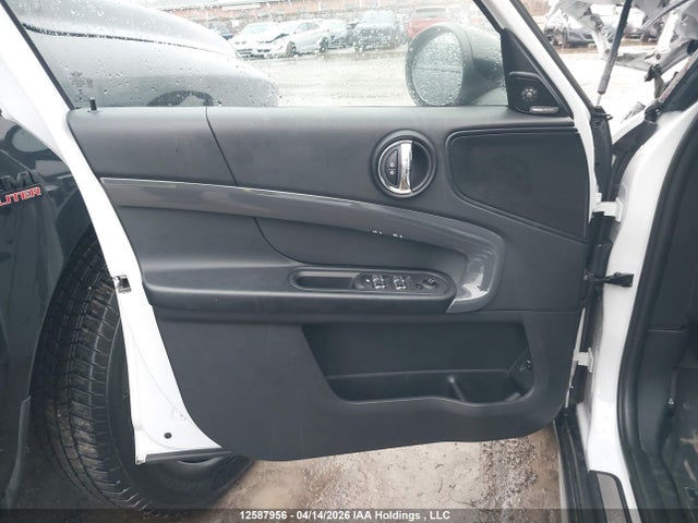Mini Countryman Cooper S 2019 WMZYT5C58K3E63149 Image 17