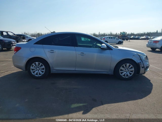 1G1PC5SBXF7289740 Chevrolet Cruze 1lt