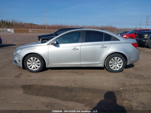 1G1PC5SBXF7289740 Chevrolet Cruze 1lt
