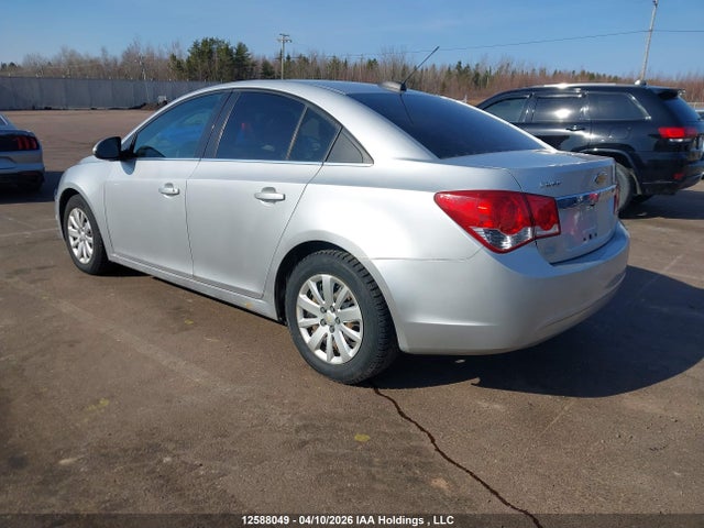 1G1PC5SBXF7289740 Chevrolet Cruze 1lt
