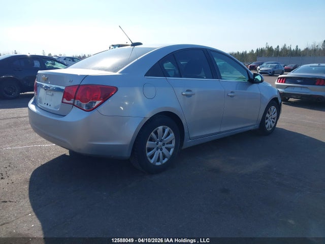 1G1PC5SBXF7289740 Chevrolet Cruze 1lt