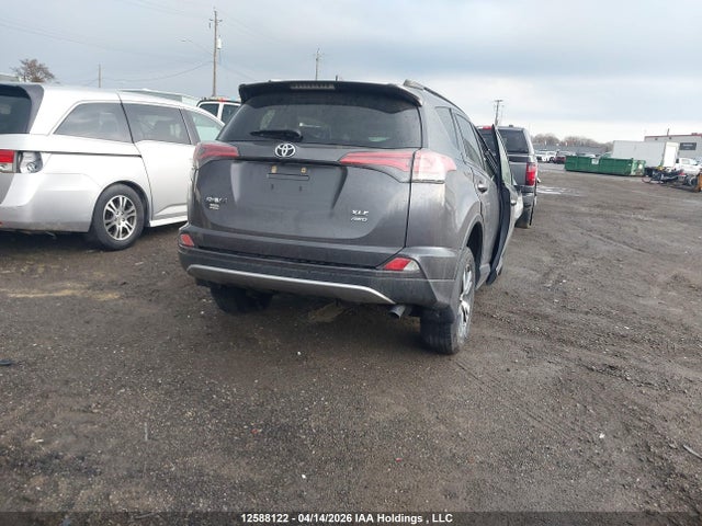 JTMRFREV3JJ736277 Toyota Rav4 Xle