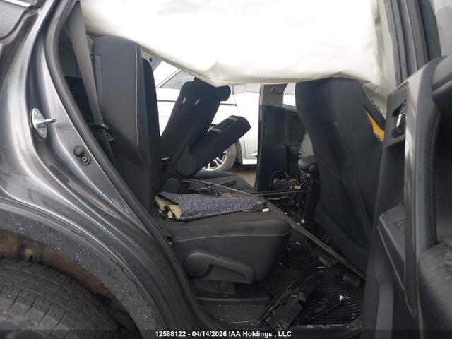 JTMRFREV3JJ736277 Toyota Rav4 Xle