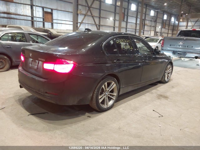 WBA8A3C39HK692926 BMW 320i Xdrive