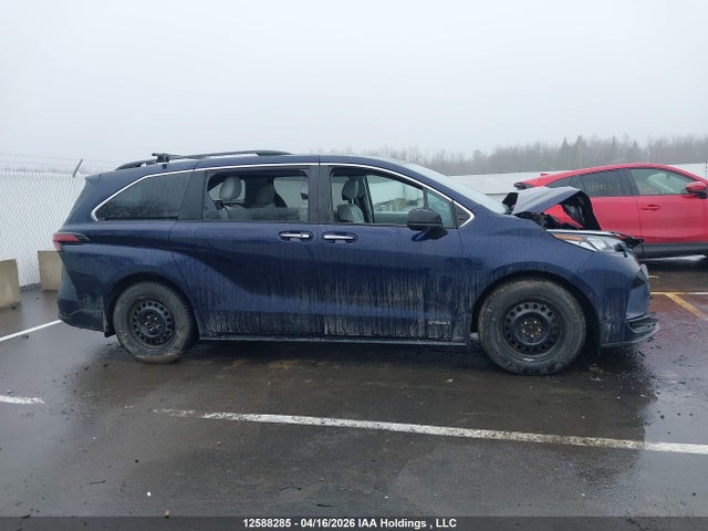 12588285 :رقم المزاد ، 5TDGRKEC4MS050096 vin ، 2021 Toyota Sienna Xse 7-passenger مزاد بيع