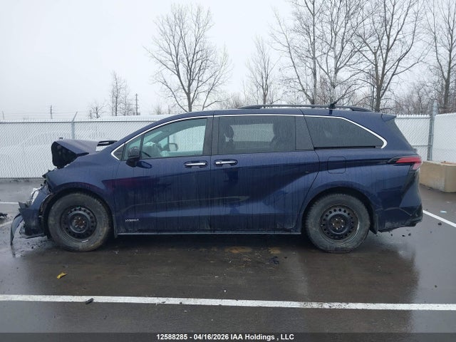 12588285 :رقم المزاد ، 5TDGRKEC4MS050096 vin ، 2021 Toyota Sienna Xse 7-passenger مزاد بيع