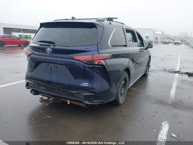 12588285 :رقم المزاد ، 5TDGRKEC4MS050096 vin ، 2021 Toyota Sienna Xse 7-passenger مزاد بيع