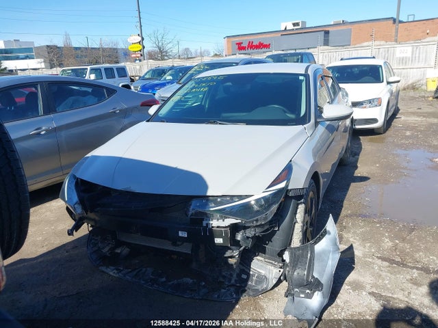 KMHLM4AG1NU245650 Hyundai Elantra Preferred Ivt
