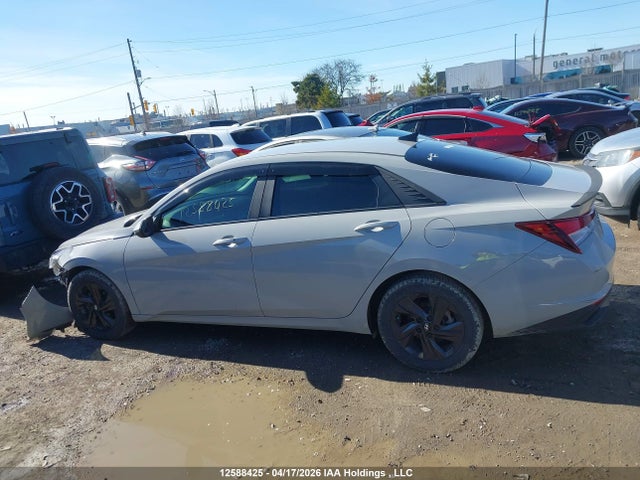KMHLM4AG1NU245650 Hyundai Elantra Preferred Ivt