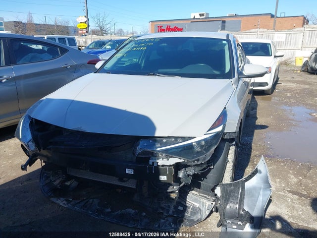 KMHLM4AG1NU245650 Hyundai Elantra Preferred Ivt