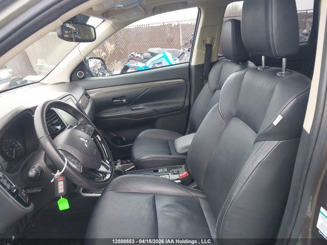 12588553 :رقم المزاد ، JA4AZ2A36LZ604256 vin ، 2020 Mitsubishi Outlander Es/ex/ex-l مزاد بيع