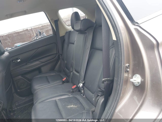 12588553 :رقم المزاد ، JA4AZ2A36LZ604256 vin ، 2020 Mitsubishi Outlander Es/ex/ex-l مزاد بيع