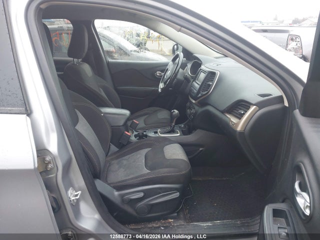 1C4PJMAS2GW377374 Jeep Cherokee Sport