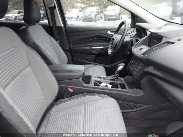 1FMCU9GD3KUB38198 Ford ESCAPE SE