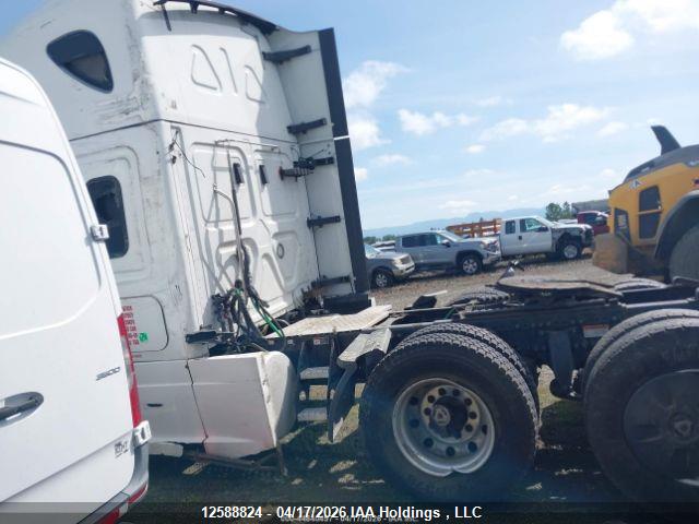 12588824 :رقم المزاد ، 1FUJHHDR7MLMA7424 vin ، 2021 Freightliner New Cascadia 126 مزاد بيع