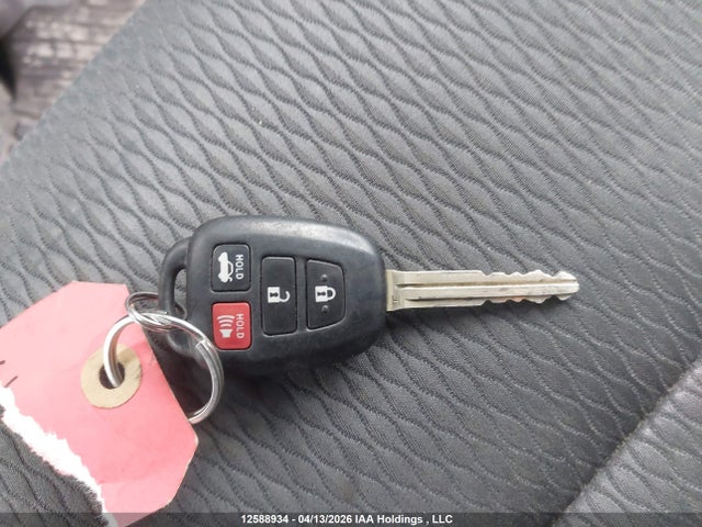 2T1BURHE6JC063385 Toyota COROLLA LE