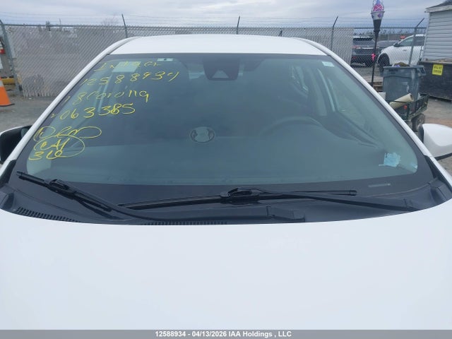 2T1BURHE6JC063385 Toyota COROLLA LE