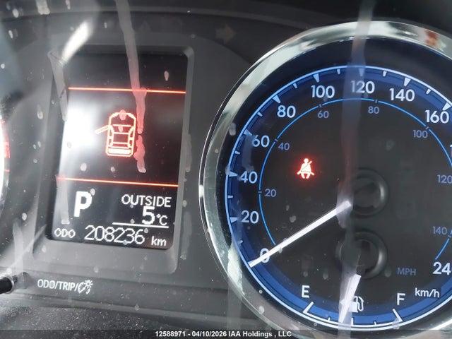 2T1BURHE5JC111507 Toyota COROLLA LE