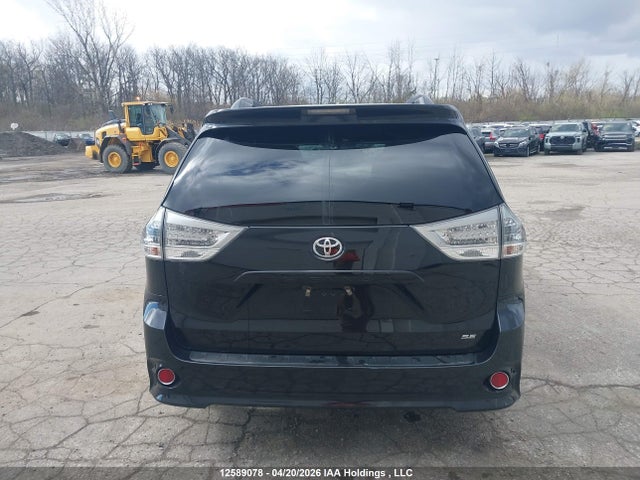 5TDXZ3DC7HS870573 Toyota SIENNA SE