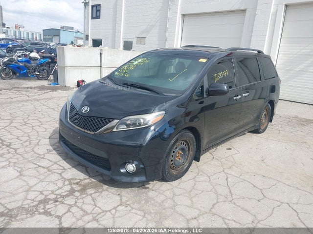 5TDXZ3DC7HS870573 Toyota SIENNA SE