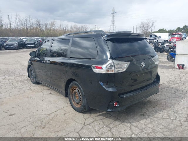 5TDXZ3DC7HS870573 Toyota SIENNA SE