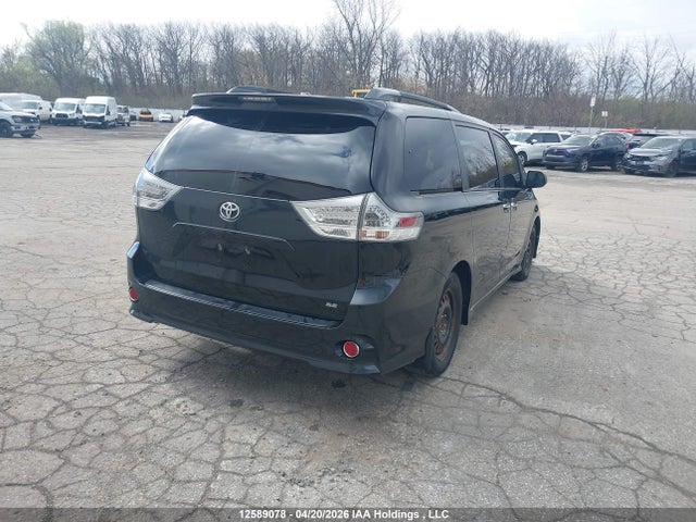 5TDXZ3DC7HS870573 Toyota SIENNA SE