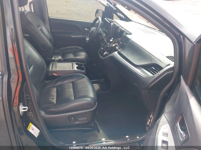 5TDXZ3DC7HS870573 Toyota SIENNA SE