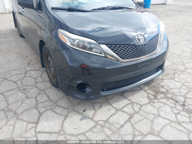 5TDXZ3DC7HS870573 Toyota SIENNA SE