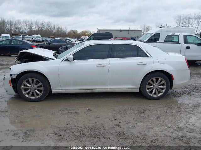 Продажа на аукционе авто 2016 Chrysler 300 Limited, vin: 2C3CCARG0GH135970, номер лота: 12589093