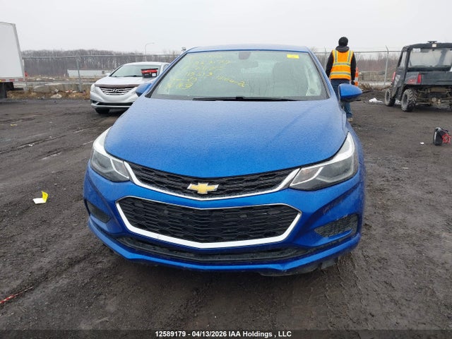 1G1BE5SMXJ7115813 Chevrolet Cruze