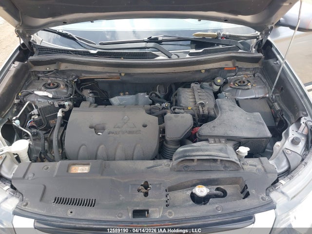 JA4AD2A38HZ605172 Mitsubishi Outlander Es