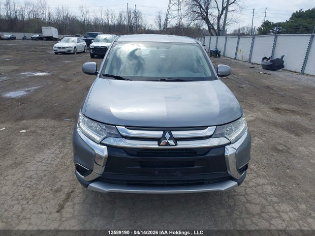 JA4AD2A38HZ605172 Mitsubishi Outlander Es