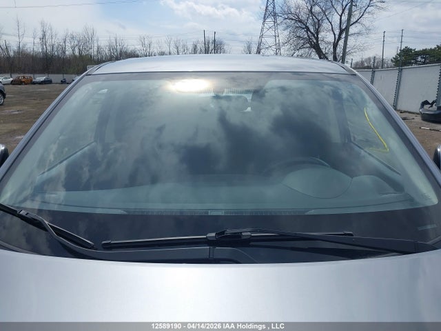 JA4AD2A38HZ605172 Mitsubishi Outlander Es
