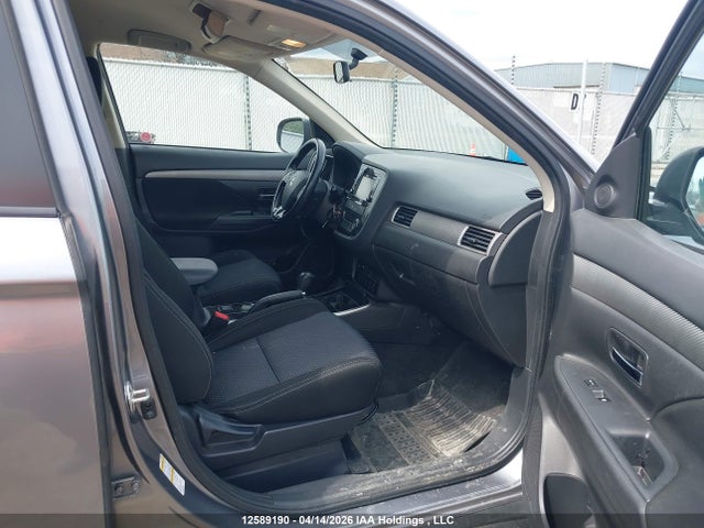 JA4AD2A38HZ605172 Mitsubishi Outlander Es