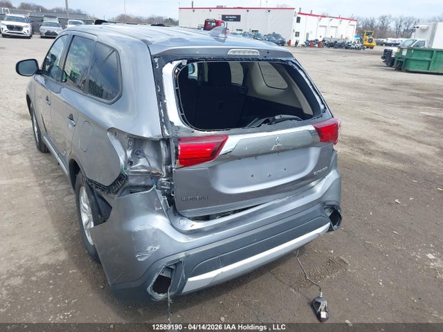 JA4AD2A38HZ605172 Mitsubishi Outlander Es